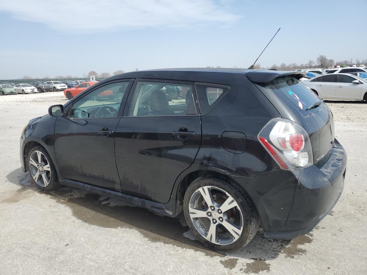 2010 Pontiac Vibe - Image 2
