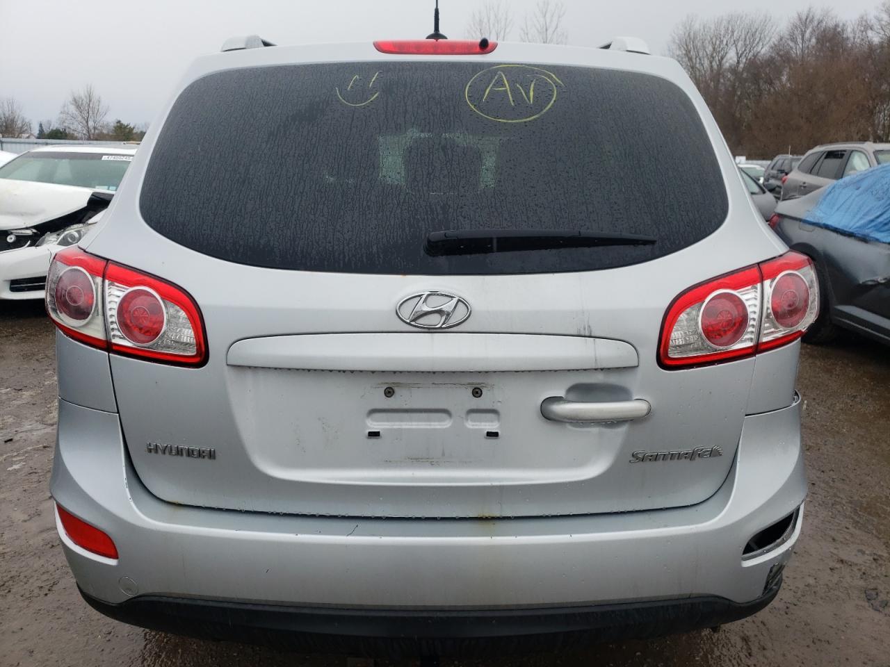 2010 Hyundai Santa Fe - Image 6