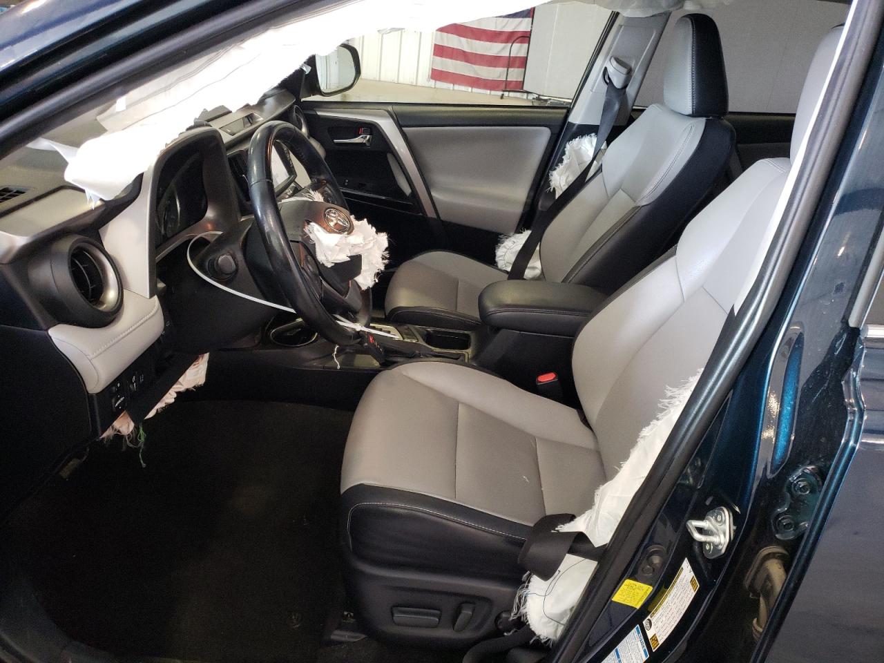 2018 Toyota RAV 4 - Image 7