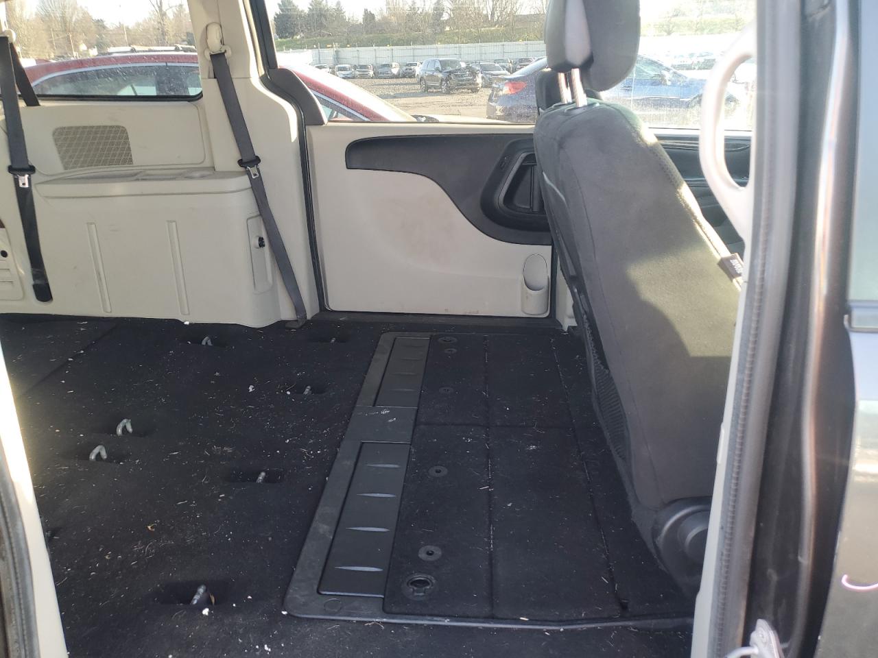 2016 Dodge Caravan - Image 11