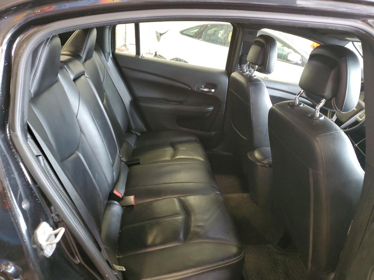 2011 Chrysler 200 - Image 10