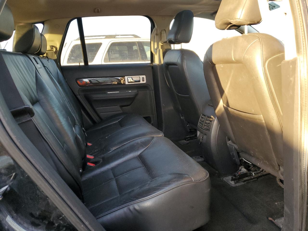 2010 Lincoln MKX - Image 11