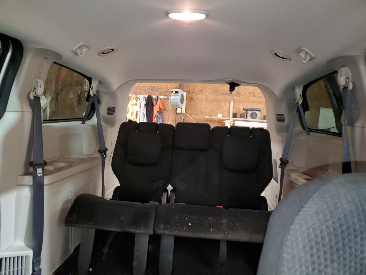 2017 Dodge Caravan - Image 10