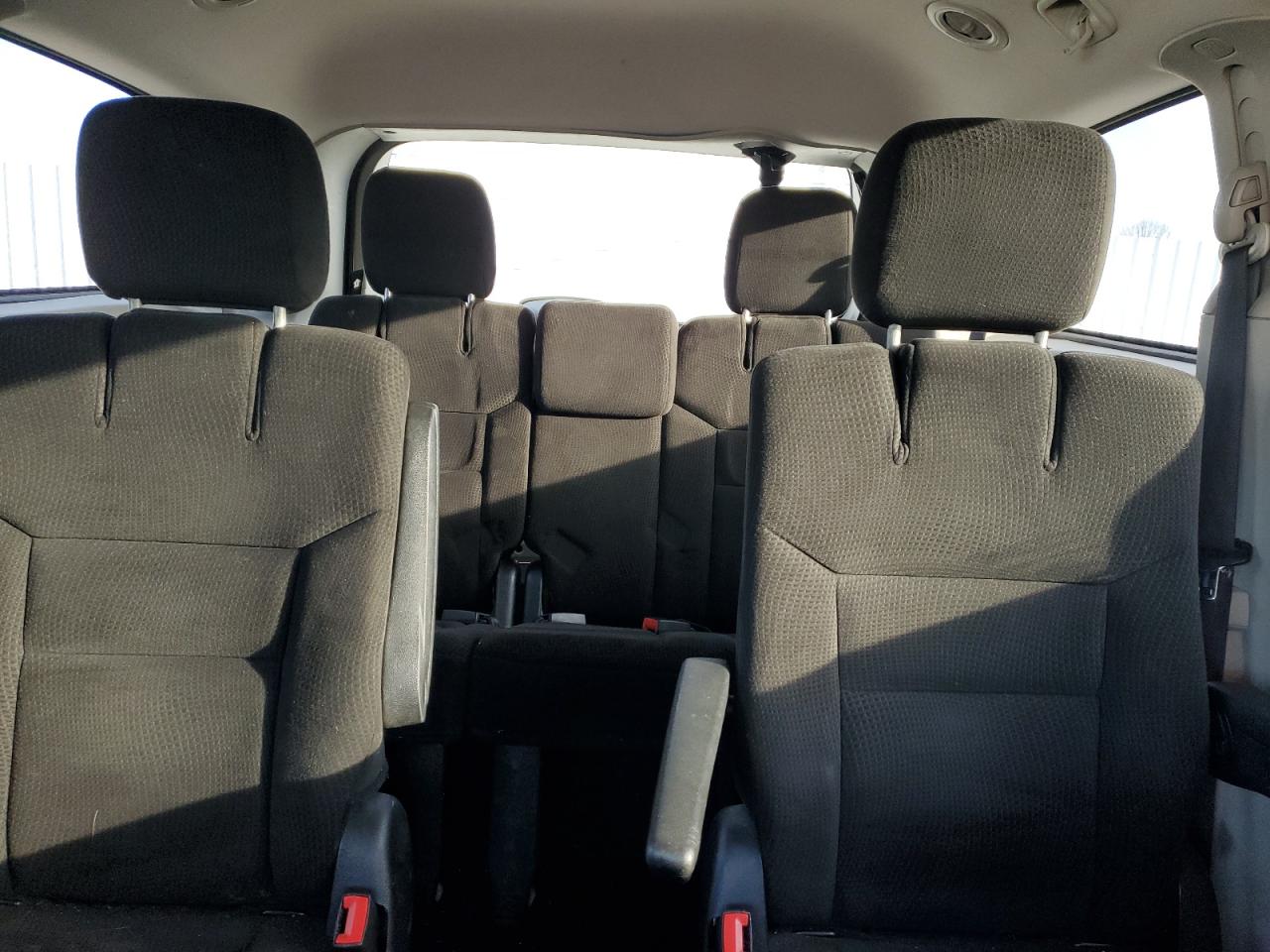 2015 Dodge Caravan - Image 10