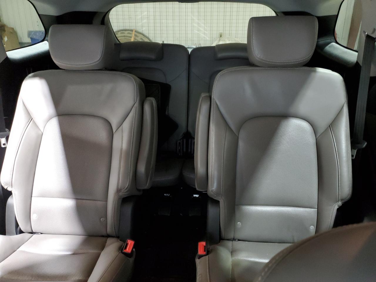 2017 Hyundai Santa Fe - Image 10