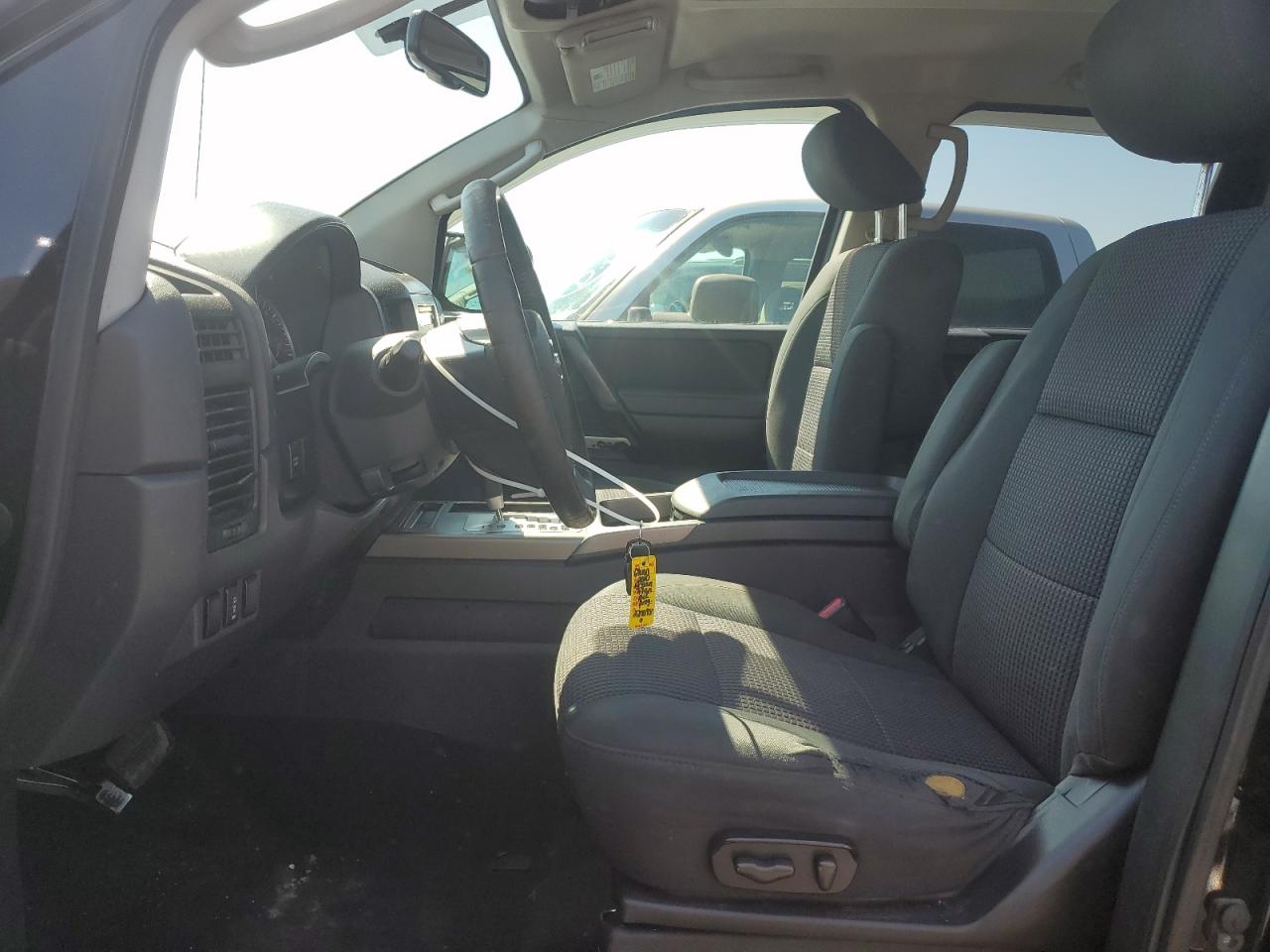 2010 Nissan Titan - Image 7