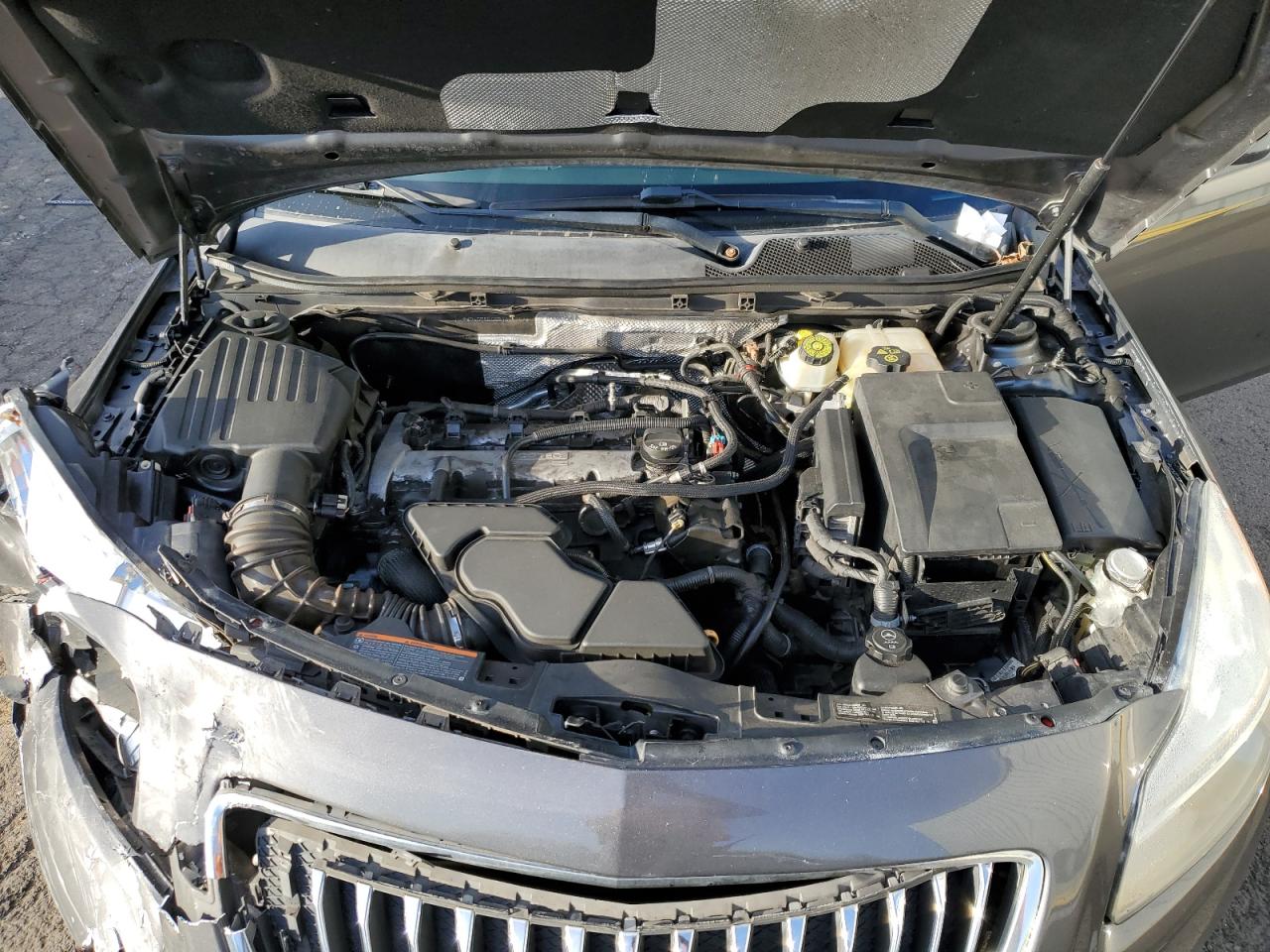 2011 Buick Regal - Image 12