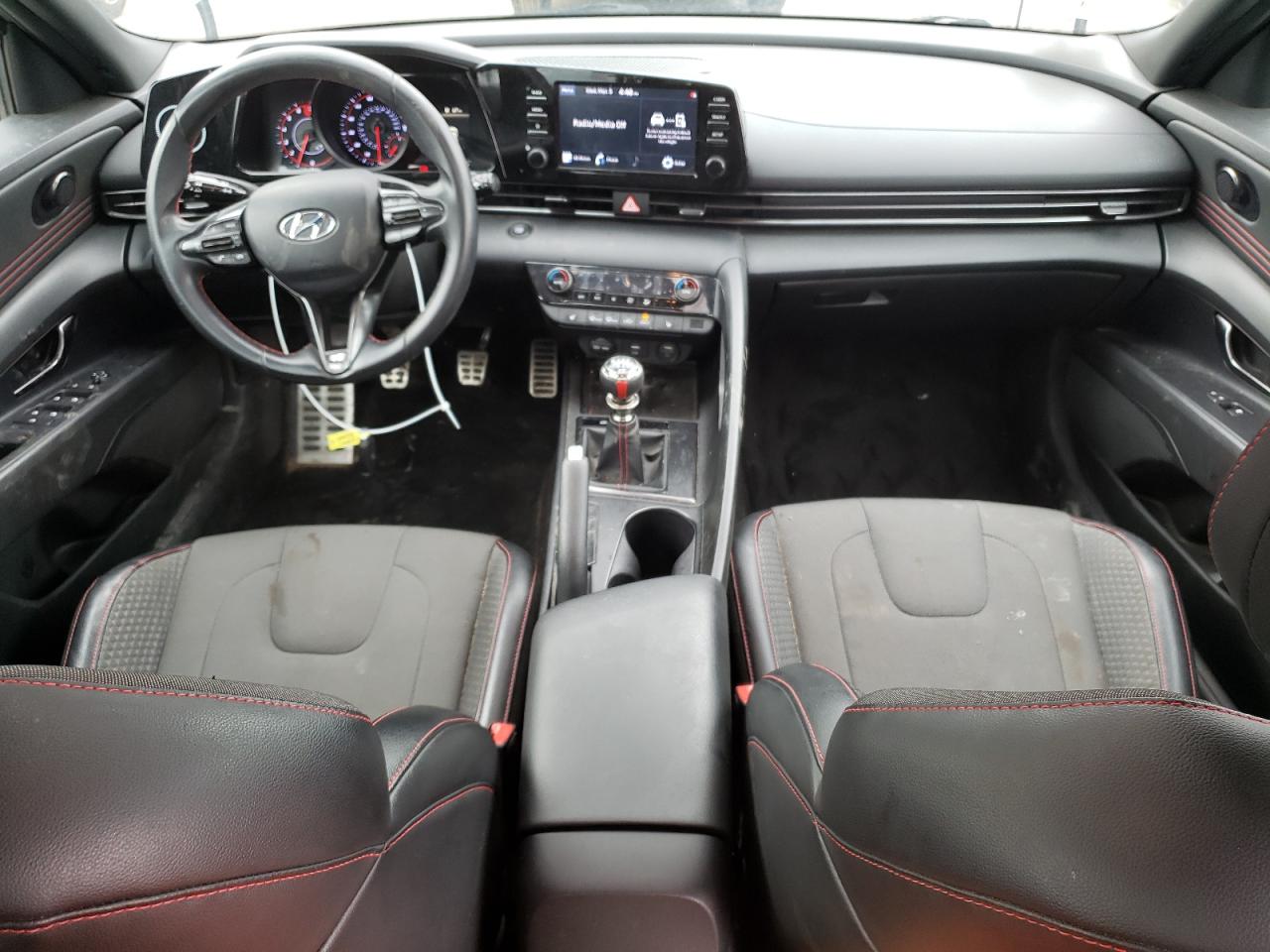 2022 Hyundai Elantra - Image 8