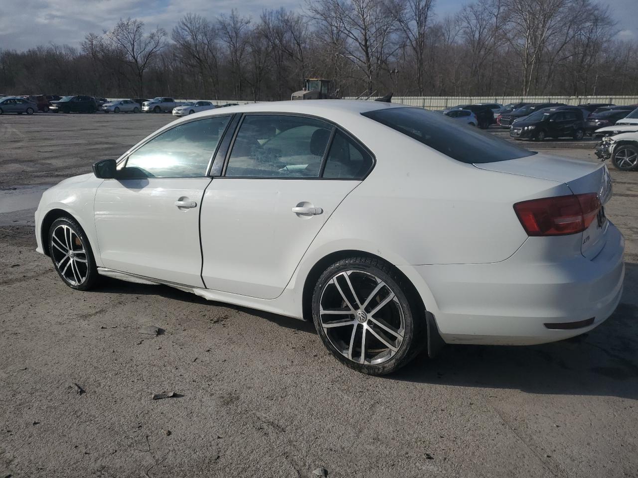 2015 Volkswagen Jetta - Image 2