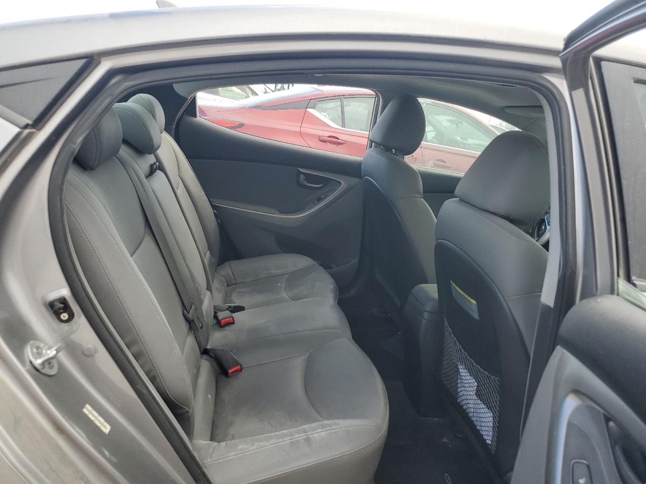 2011 Hyundai Elantra - Image 10