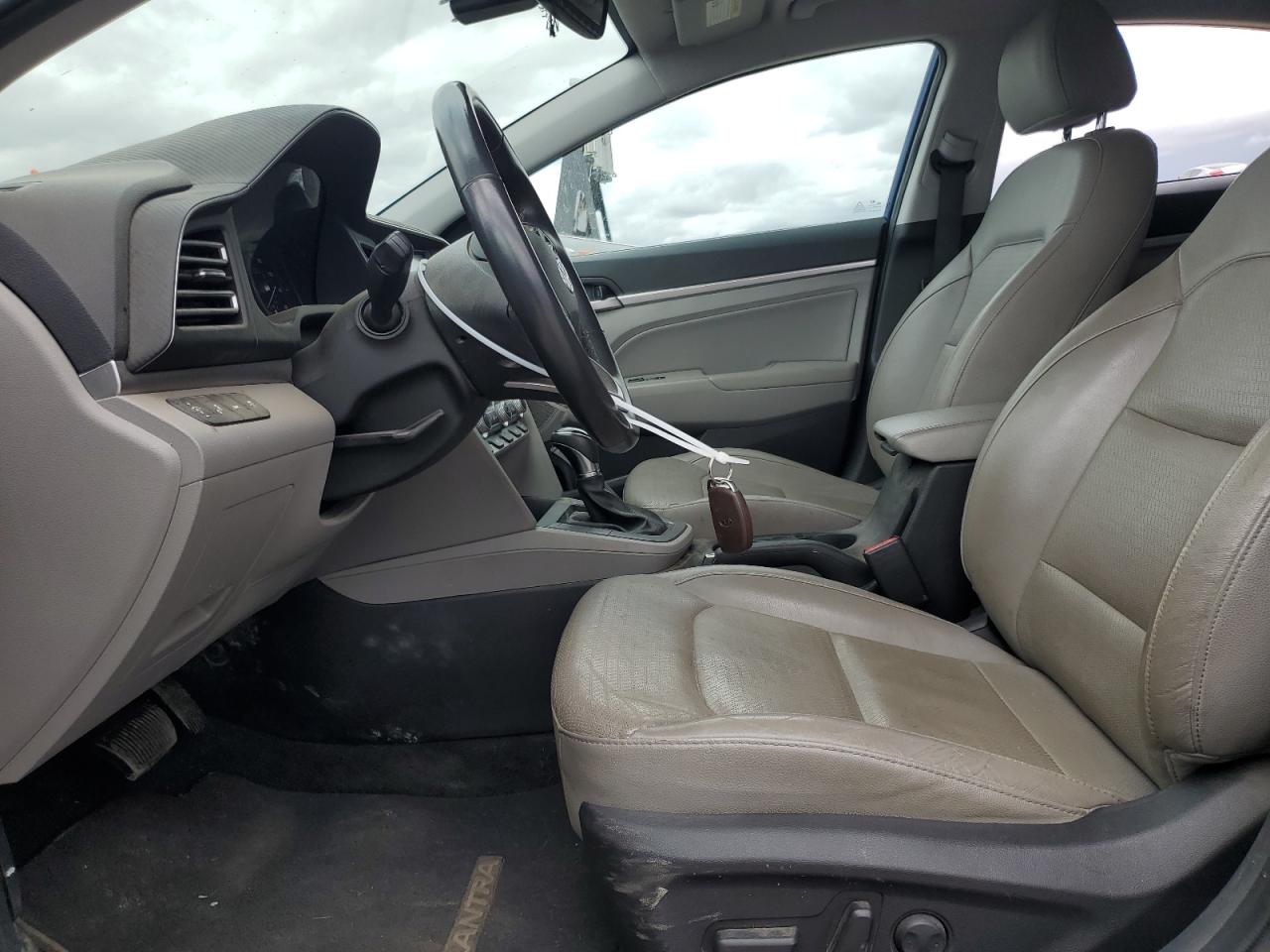 2019 Hyundai Elantra - Image 7