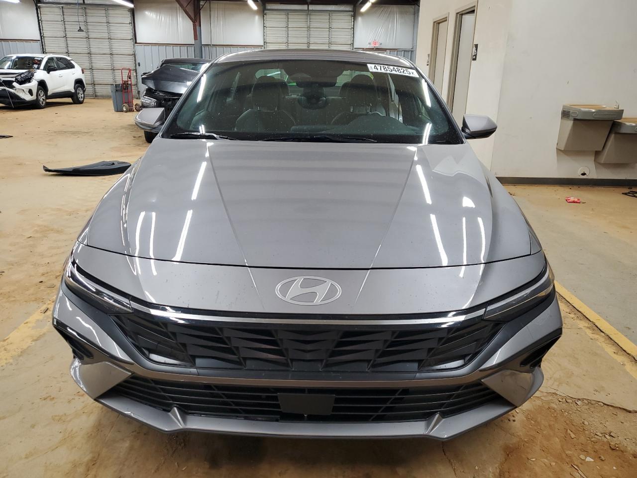 2024 Hyundai Elantra - Image 5