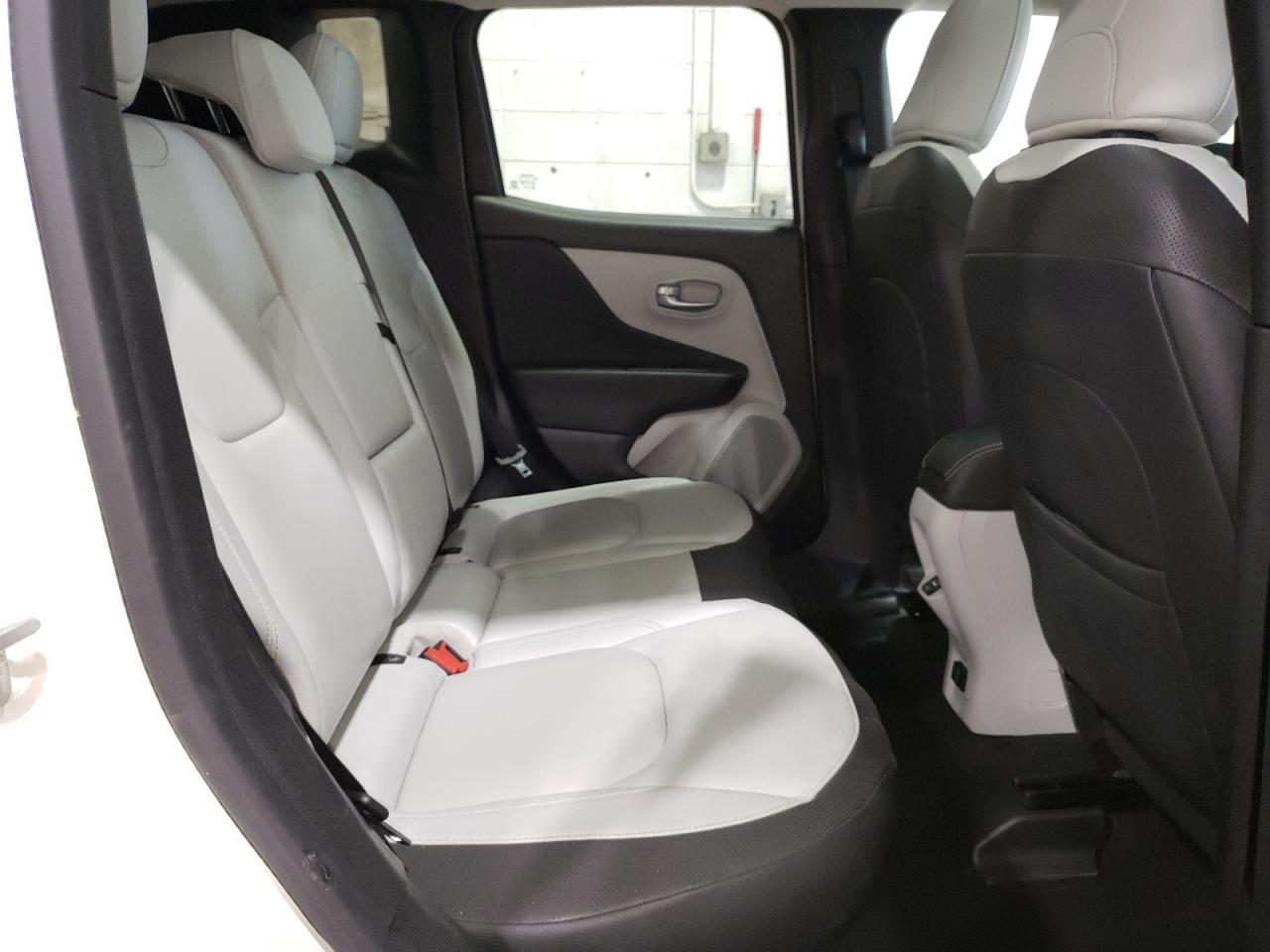 2020 Jeep Renegade - Image 11
