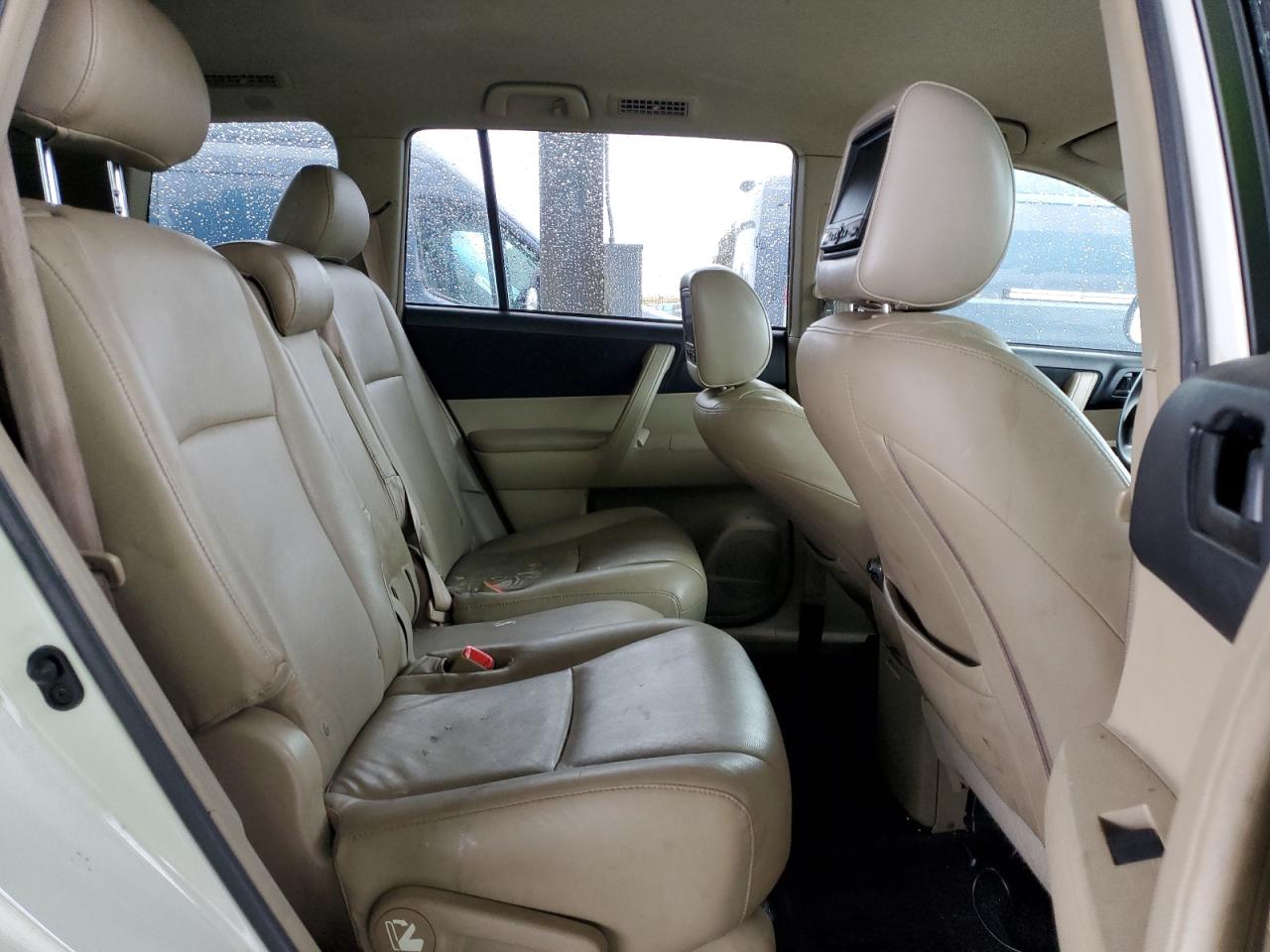 2011 Toyota Highlander - Image 10