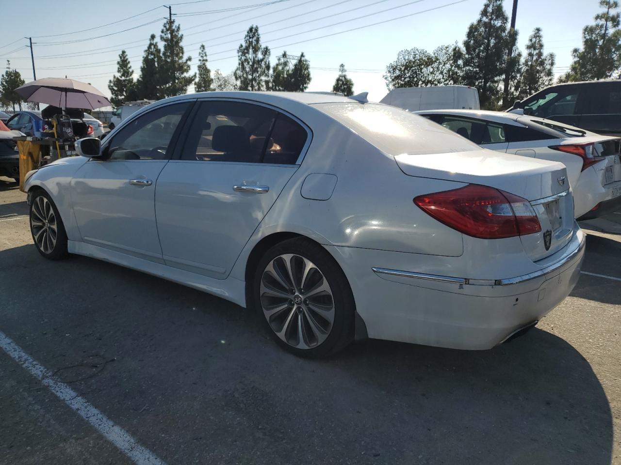 2013 Hyundai Genesis - Image 2