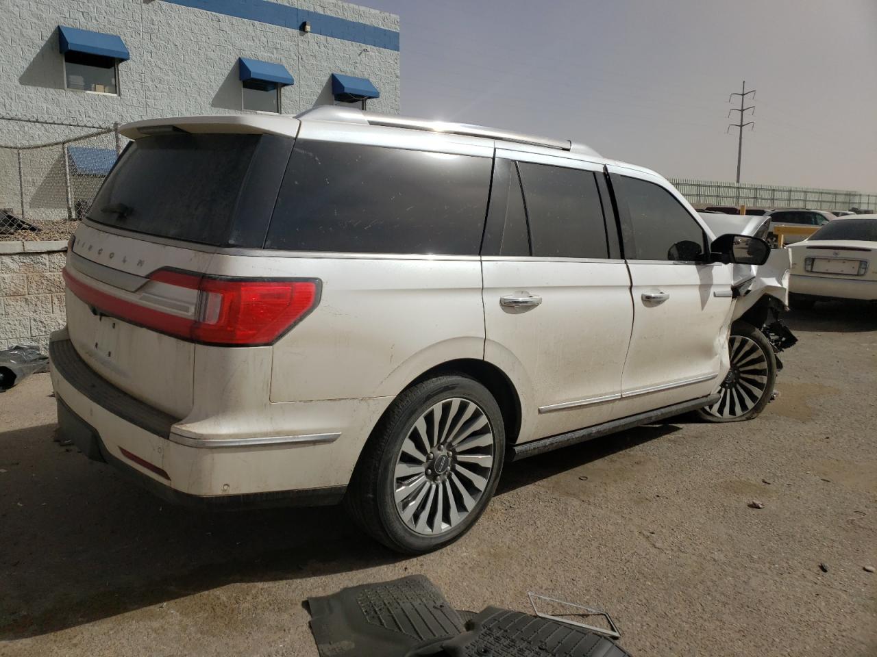 2018 Lincoln Navigator - Image 3