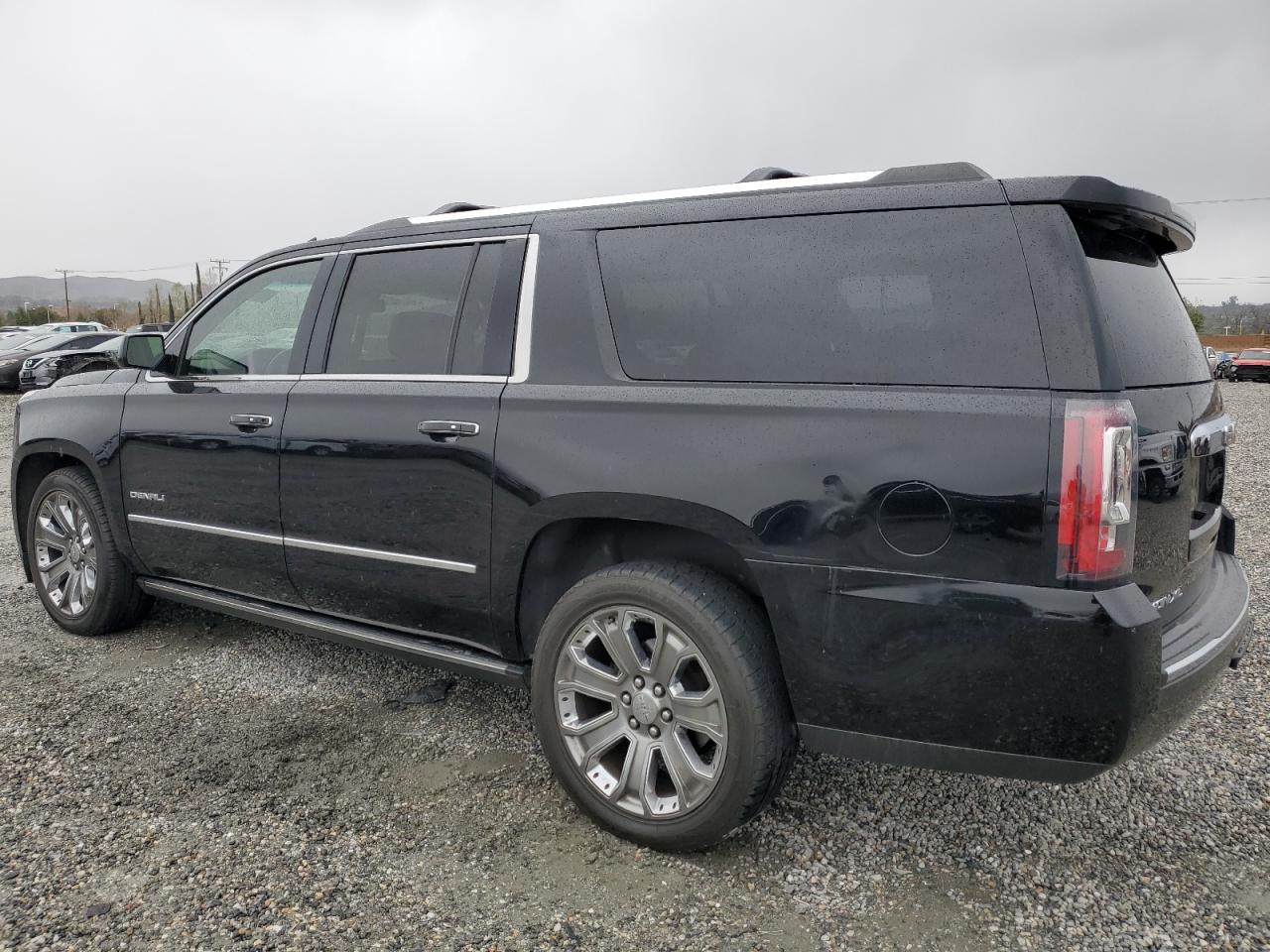 2016 GMC Yukon - Image 2