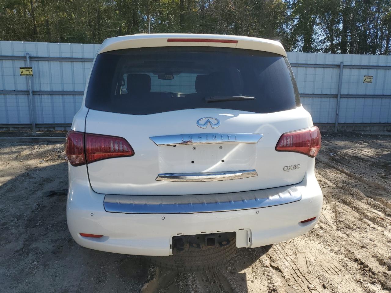 2017 Infiniti QX80 - Image 6