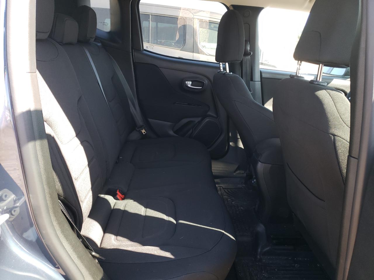 2020 Jeep Renegade - Image 11