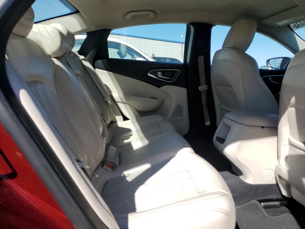 2017 Chrysler 200 - Image 10