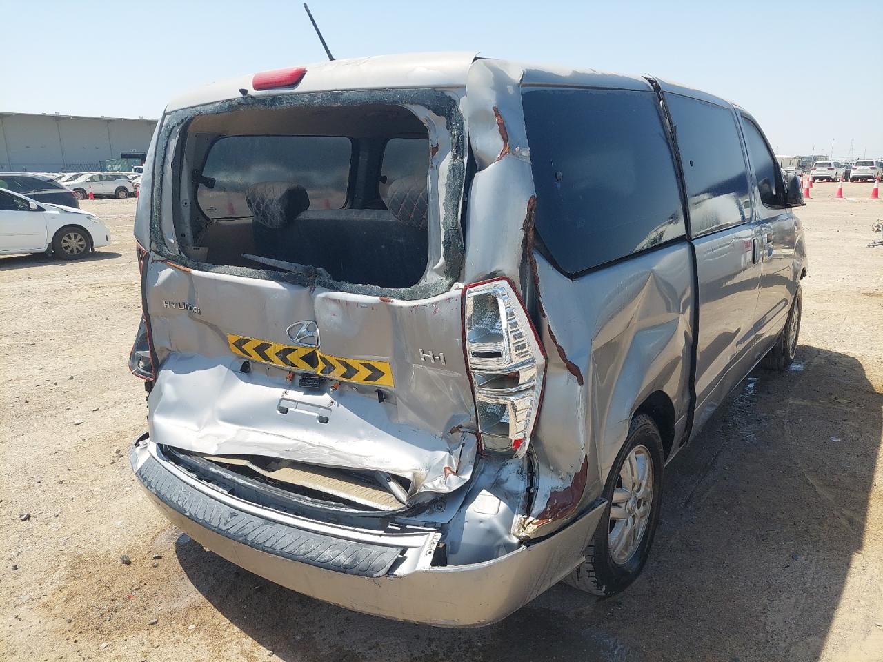 KMJWA37R4GU804568 - 2006 Hyundai H1 - #50849305