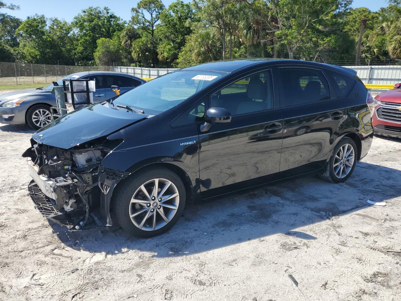 2017 Toyota Prius V იყიდება Fort Pierce-ში, FL - Front End