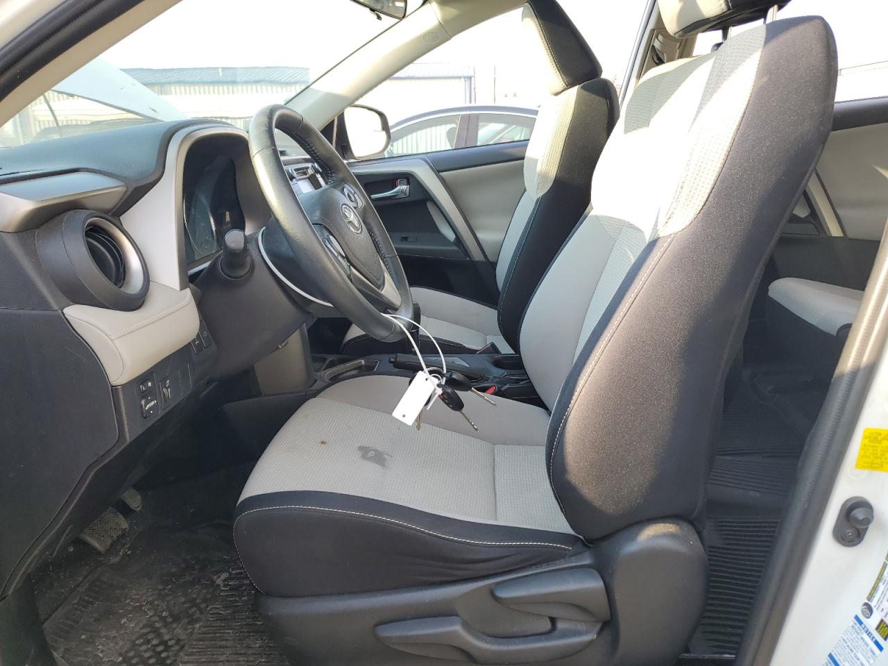 2016 Toyota RAV 4 - Image 7