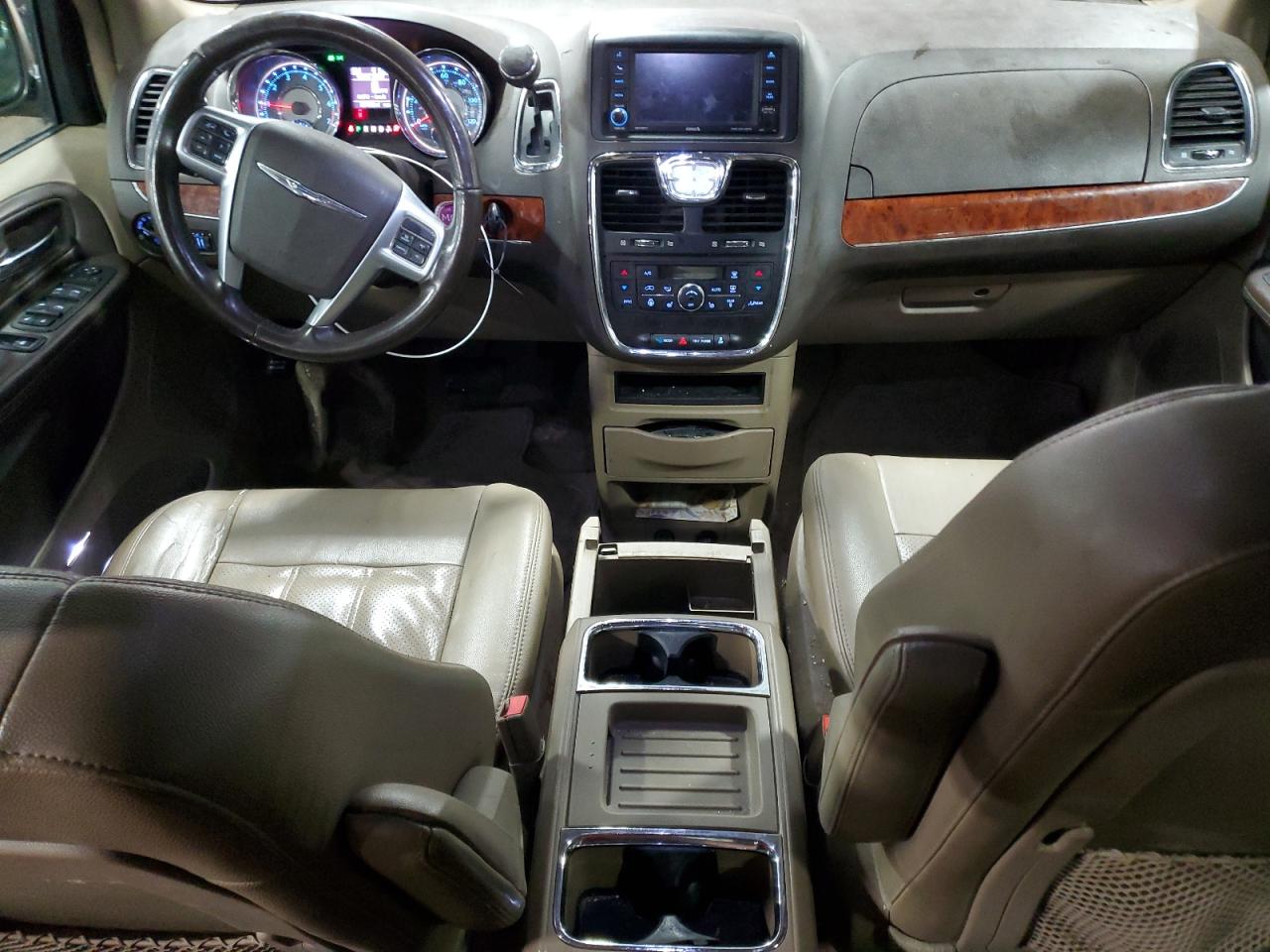 2013 Chrysler Town & Country - Image 8