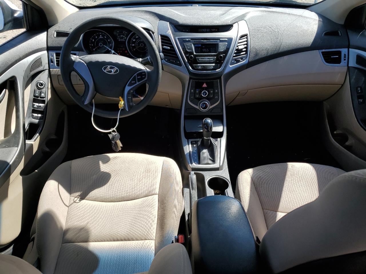 2016 Hyundai Elantra - Image 8