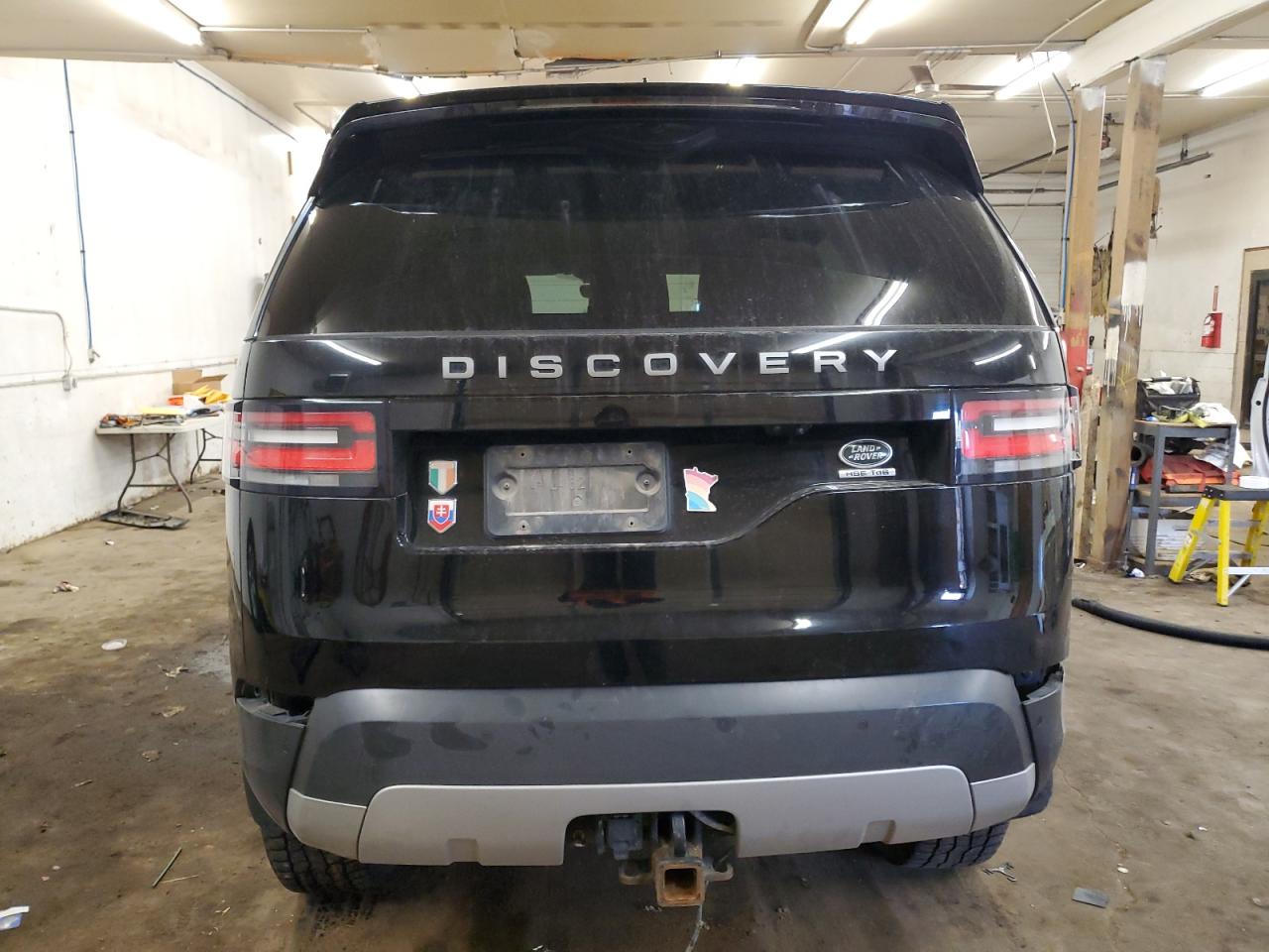 2017 Land Rover Discovery - Image 6