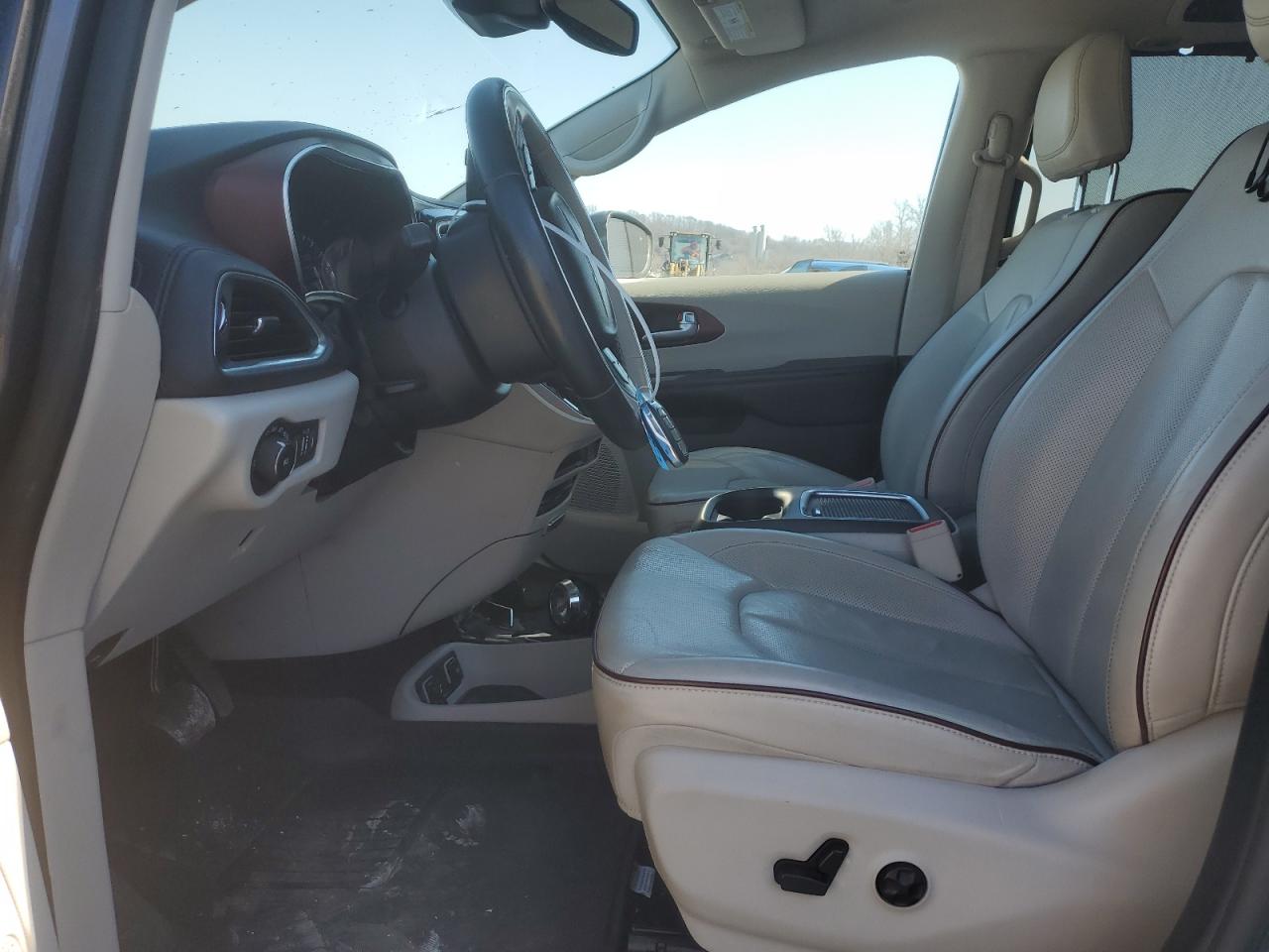 2017 Chrysler Pacifica - Image 7