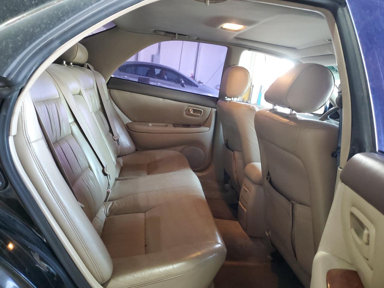 1997 Lexus ES - Image 10