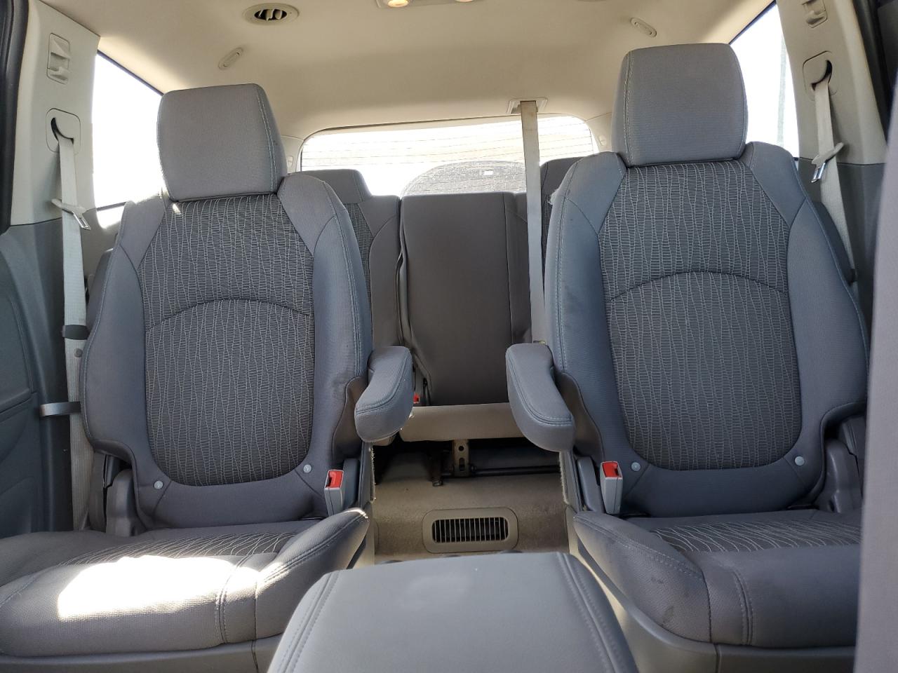 2015 Chevrolet Traverse - Image 10