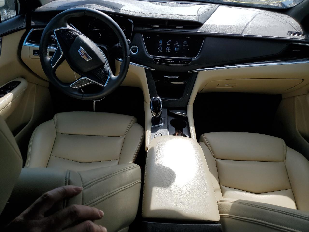 2017 Cadillac XT5 - Image 8