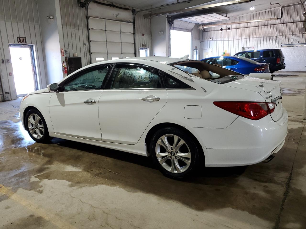 2011 Hyundai Sonata - Image 2
