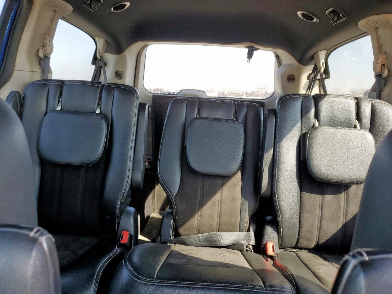 2020 Dodge Caravan - Image 10