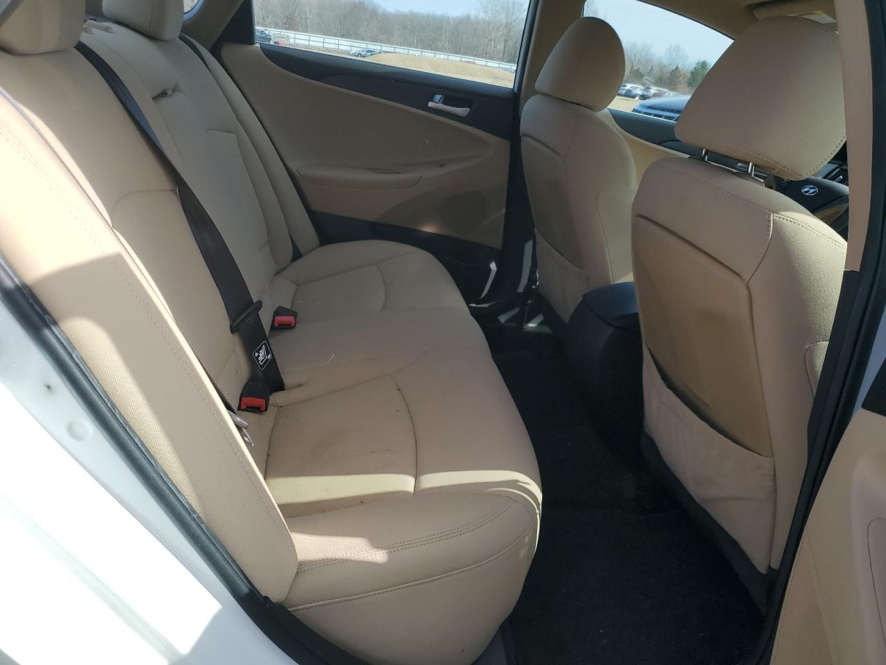 2011 Hyundai Sonata - Image 10