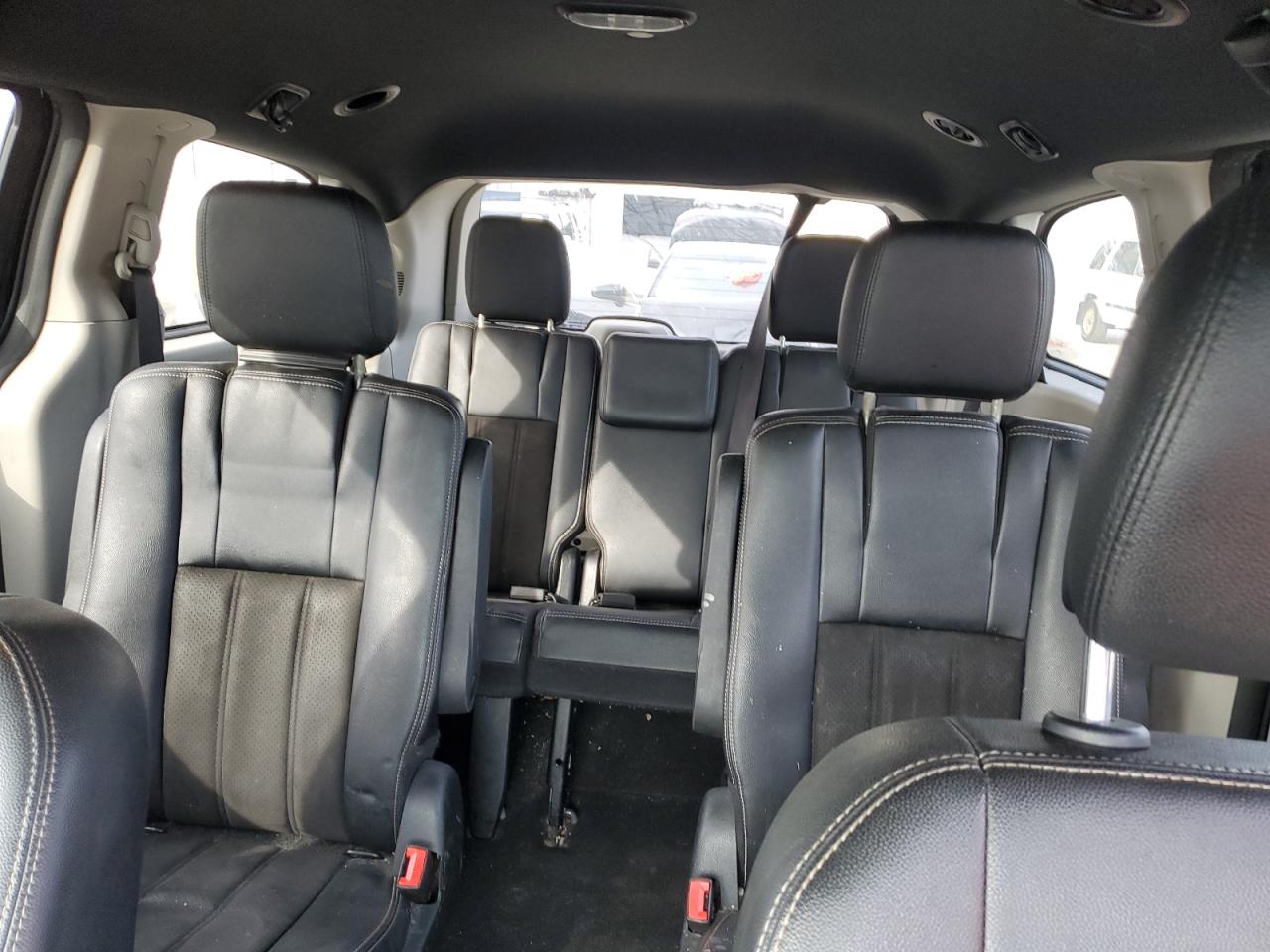 2019 Dodge Caravan - Image 10