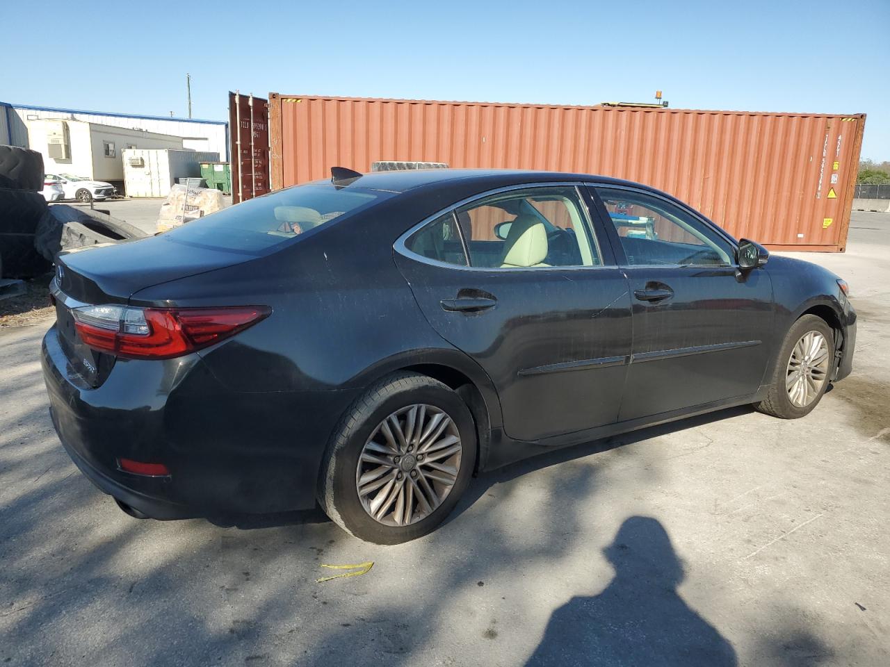 2016 Lexus ES - Image 3