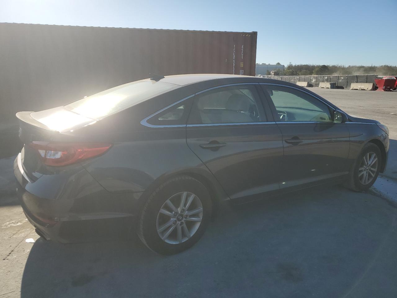 2016 Hyundai Sonata - Image 3