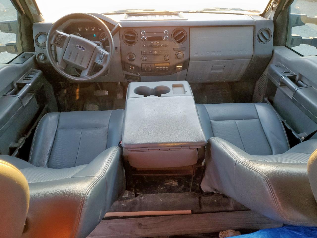 2015 Ford F350 - Image 8
