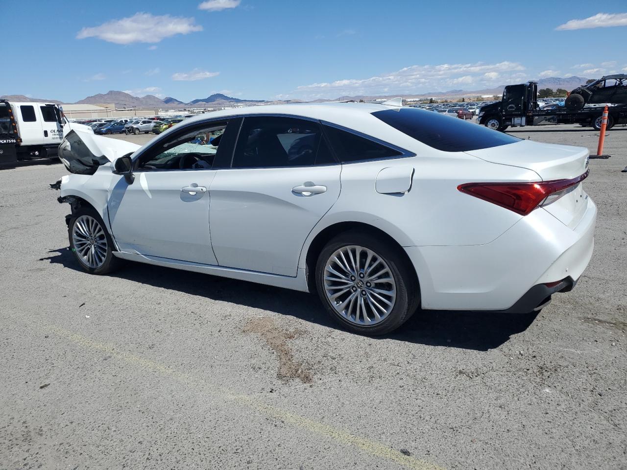 2022 Toyota Avalon - Image 2