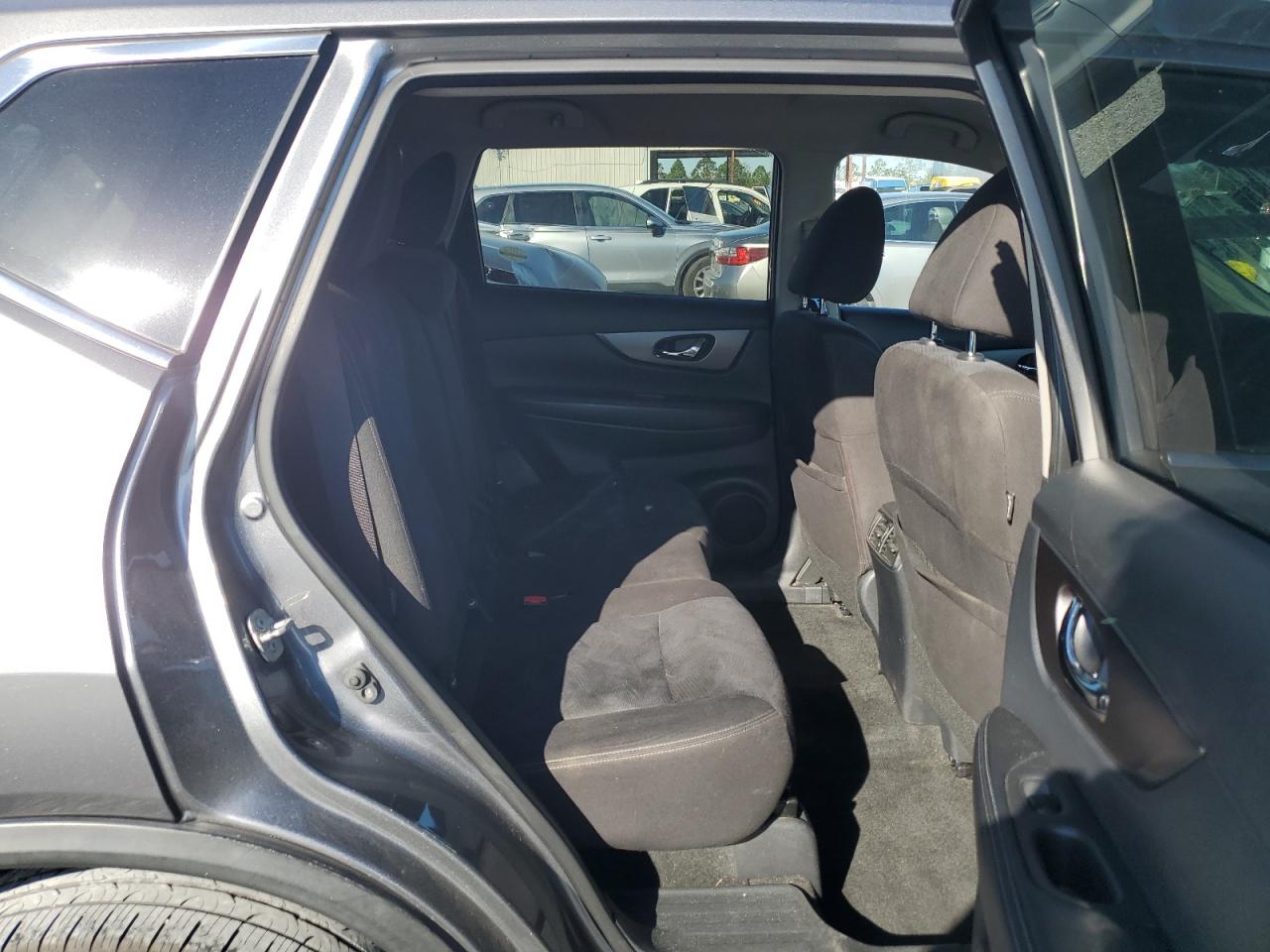 2015 Nissan Rogue - Image 11