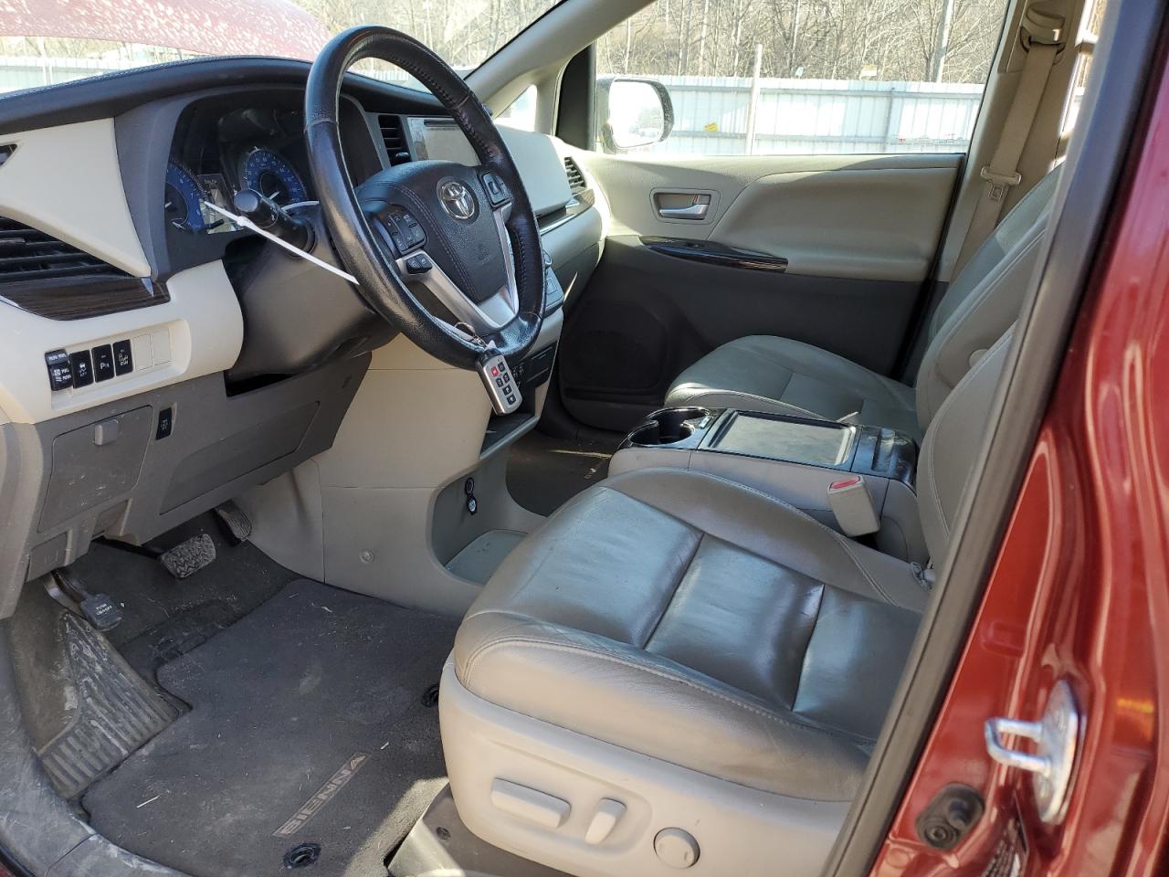 2015 Toyota Sienna - Image 7