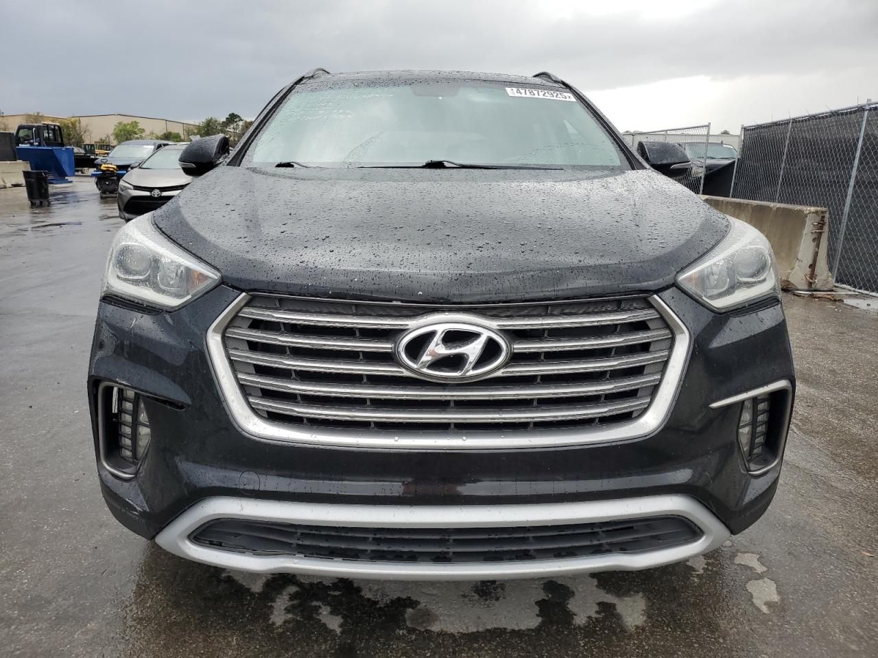 2017 Hyundai Santa Fe - Image 5