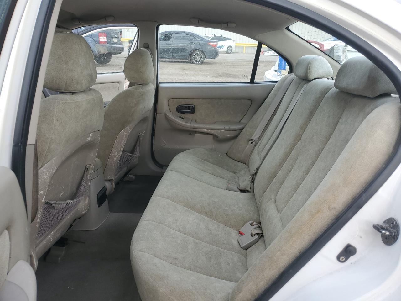 2003 Hyundai Elantra - Image 10