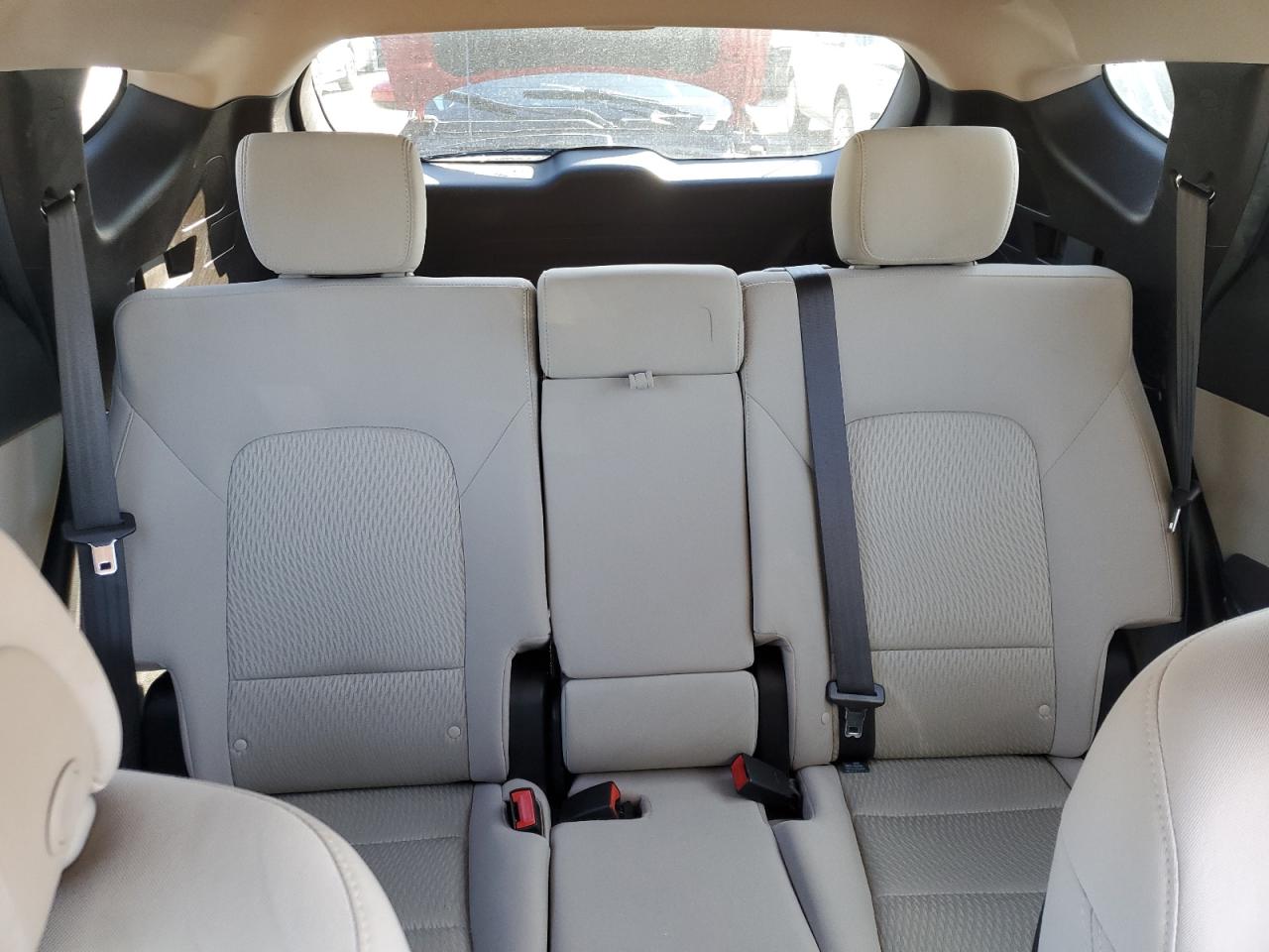 2017 Hyundai Santa Fe - Image 10
