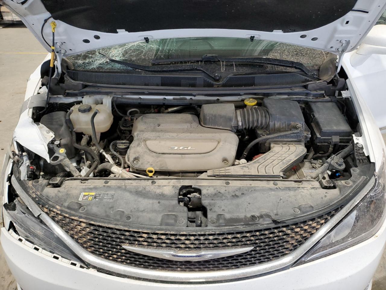2017 Chrysler Pacifica - Image 12
