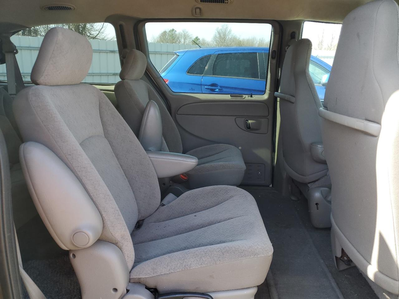 2003 Chrysler Town & Country - Image 11