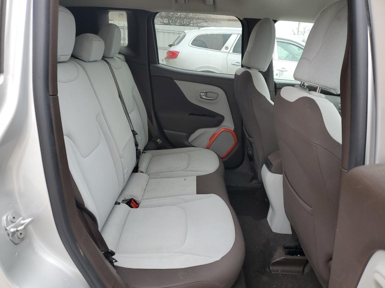 2015 Jeep Renegade - Image 11